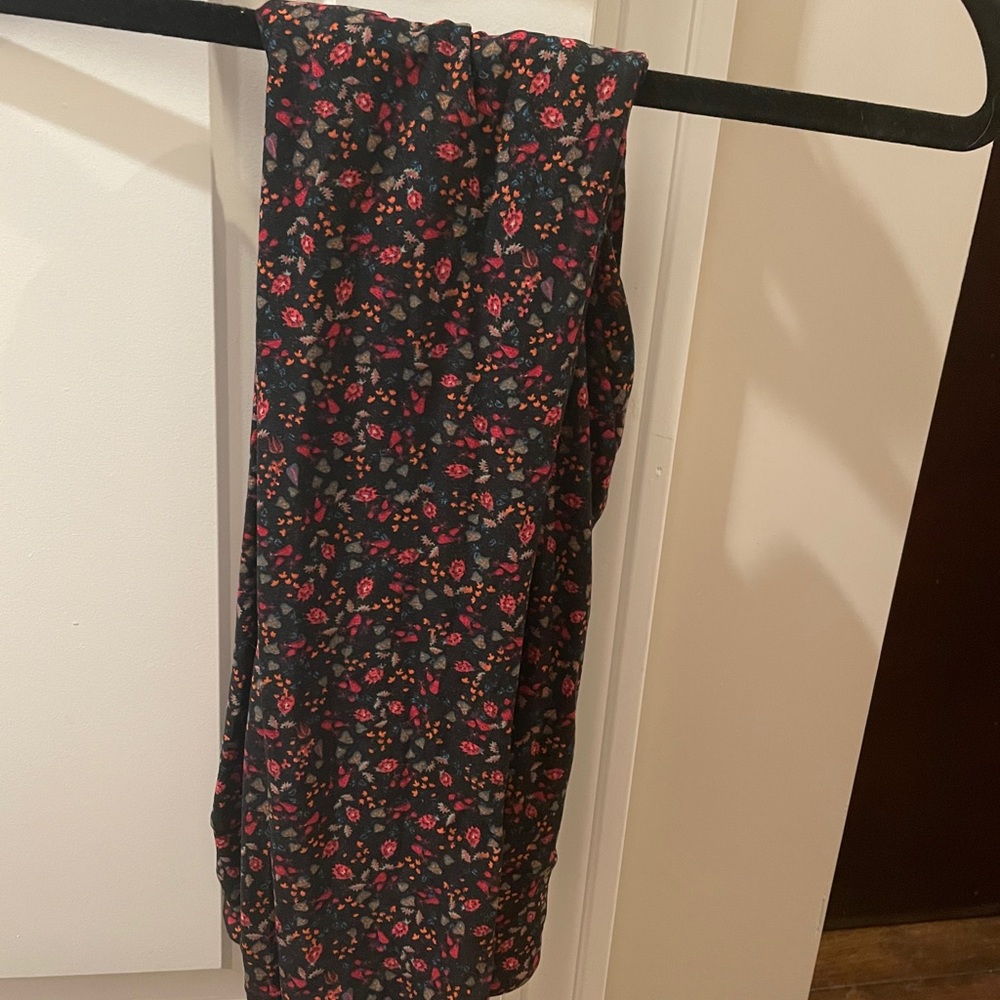 LuLaRoe leggings OS never worn twice